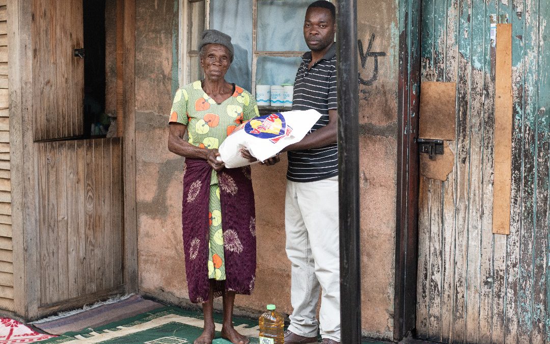 Manica Youth Assembly donates foodstuffs to elderly women in Sakubva Mutare, Zimbabwe